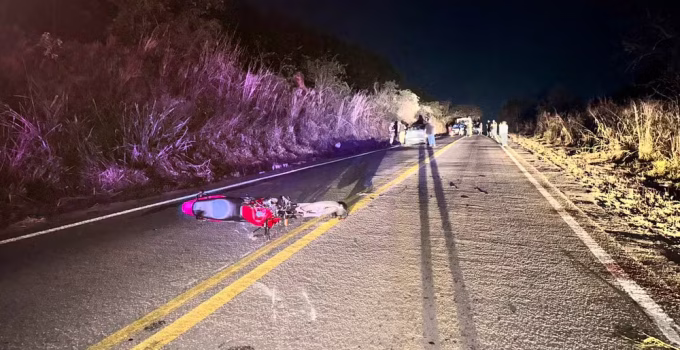Motociclista morre em batida com caminhonete na MG-431, em Pará de Minas; motorista de carro se feriu
