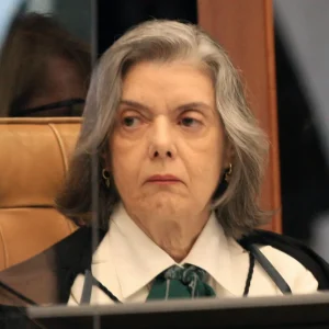 Cármen Lúcia defende democracia brasileira sem interferências e reforça soberania nacional