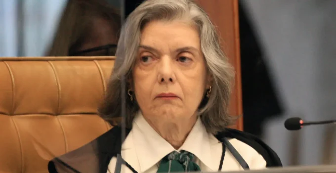 Cármen Lúcia defende democracia brasileira sem interferências e reforça soberania nacional