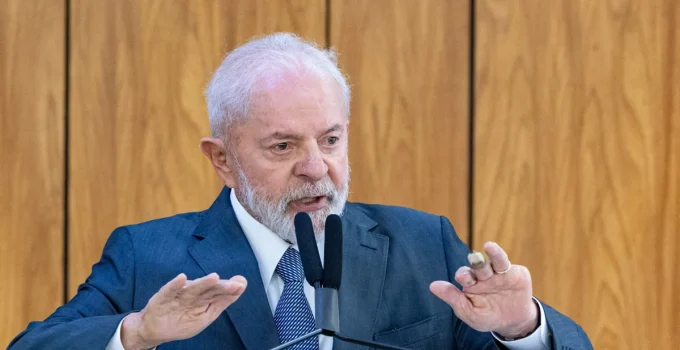Lula sanciona "Pix Pensão" e "Mulher Segura" em evento no Planalto