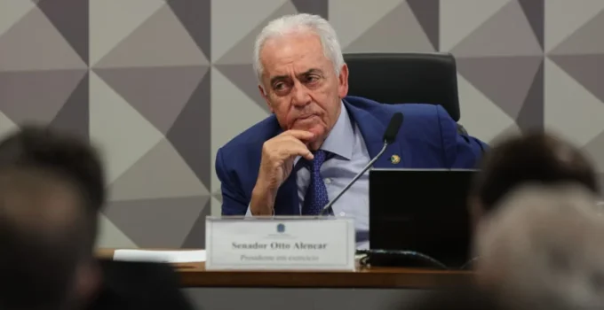 Lula se reúne com presidente da CCJ do Senado um dia antes de Alcolumbre cancelar sabatina de indicado ao STF