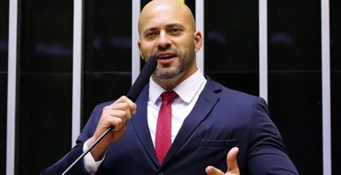 Moraes dá 48 horas para Daniel Silveira explicar vídeo com apoio a senador em 2026