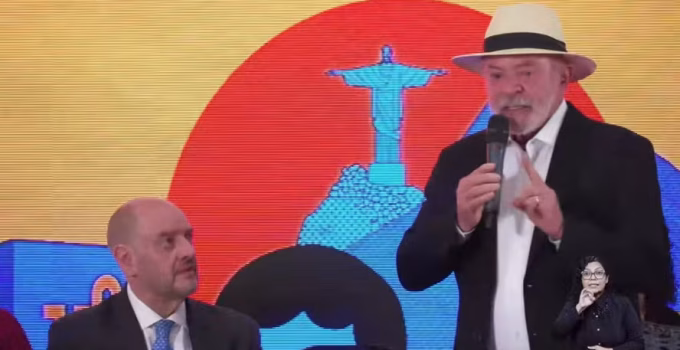 Lula exalta governador do Rio como 'milagre da política' e critica escolas cívico-militares