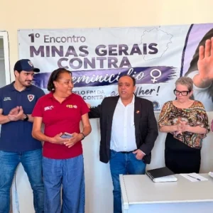 Minas Gerais une mais de 40 sindicatos contra feminicídio em encontro histórico em BH