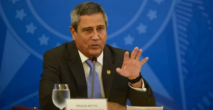Braga Netto lidera lista de generais com risco de perder patente por participação em trama golpista, aponta análise