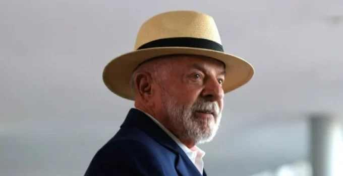 Lula sanciona "Pix Pensão" e lei que exige divulgação do Ligue 180 em locais públicos