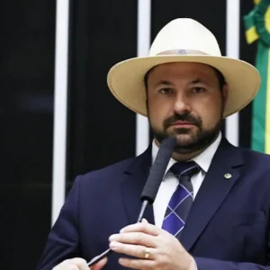 Motorista de dono do Banco Master visitou gabinete de deputado que apresentou projetos sobre crédito de carbono