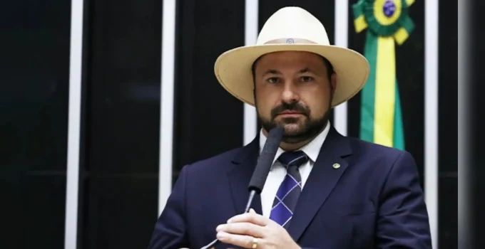 Motorista de dono do Banco Master visitou gabinete de deputado que apresentou projetos sobre crédito de carbono