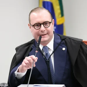 Zanin arquiva inquérito sobre venda de sentenças que envolvia ministro do STJ
