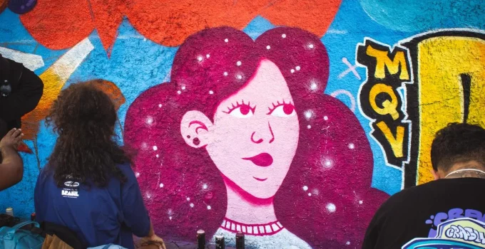 Sopa Nacional de Grafite Transforma Centro de BH em Galeria a Céu Aberto com Artistas do Brasil e América Latina