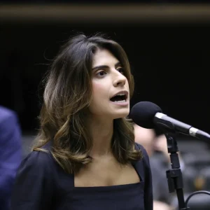 PT denuncia violência de gênero contra deputada Camila Jara na FIEMS