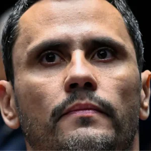 Republicanos adia decisão sobre candidatura de Cleitinho ao governo de Minas e mantém suspense para o eleitorado mineiro