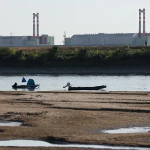 Crise Climática: Hungria Suspende Operação de Única Usina Nuclear Devido à Baixa Histórica do Rio Danúbio