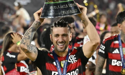 Arrascaeta celebra 17 títulos no Flamengo e revela bronca de Filipe Luís em jogo do título brasileiro: 'Pressiona os caras'