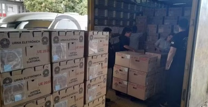 TRE-MG inicia megaoperação logística: quase 50 mil urnas eletrônicas são enviadas para o interior de Minas para as eleições de 2026