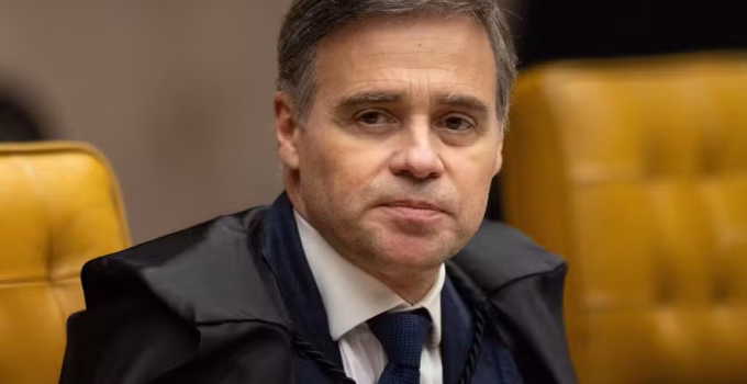 Mendonça nega pedido para retirar vídeo de Flávio Bolsonaro que liga PT a facções criminosas