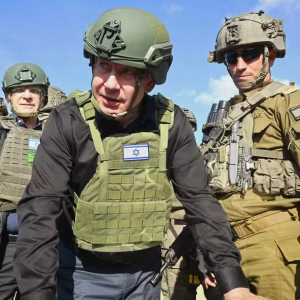 Netanyahu Rejeita Plano de Trump para Gaza e Exige Desarmamento Total do Hamas Antes de Retirada Israelense