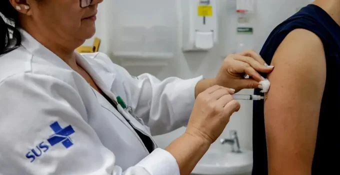 Vacinação Completa Garante 99,8% de Proteção Imunológica em Idosos de Asilos de BH Contra Covid-19