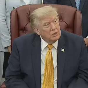 Trump sinaliza acordo iminente para reabrir Estreito de Ormuz, mas Irã nega diálogo bilateral