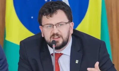 Ex-chefe de gabinete de Lula é alvo de investigação e recebe dinheiro de lobista ligada a Lulinha
