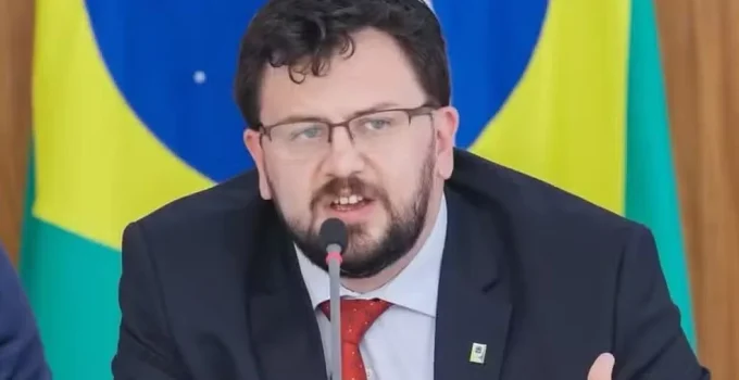 Ex-chefe de gabinete de Lula é alvo de investigação e recebe dinheiro de lobista ligada a Lulinha