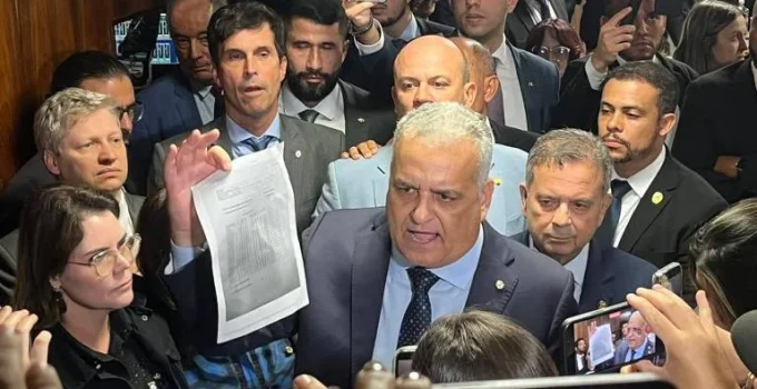 Gilmar Mendes aguarda PF e PGR para decidir sobre inquérito de estupro contra vice de Flávio Bolsonaro