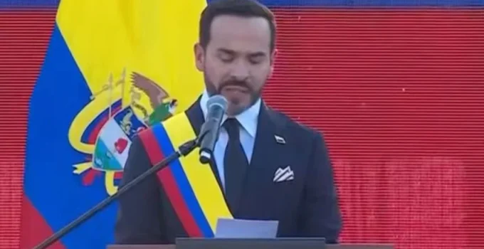 Abelardo de la Espriella toma posse como presidente da Colômbia com discurso militar e promessa de 'reconstrução'