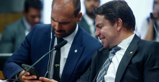 STF veta emendas de Eduardo Bolsonaro e Ramagem por atuação irregular nos EUA; deputados são alvos de investigações no Brasil