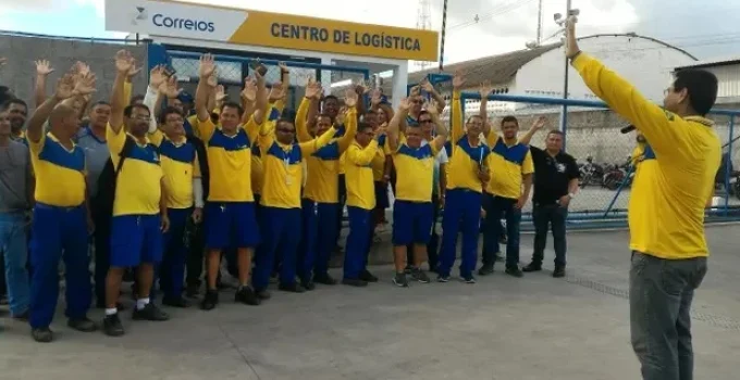 Correios Corta "Vale-Peru" de Fim de Ano e Sinaliza Crise Financeira Bilionária; Greve é Cogitada