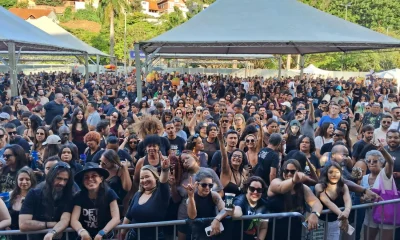 Rock de Peso em BH: 'Último Rock do Ano' com Tico Santa Cruz atrai quase 3 mil pessoas na Praça JK