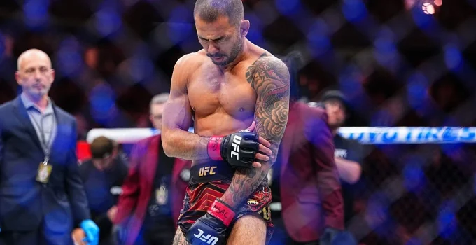 Alexandre Pantoja sofre lesão grave no braço em luta relâmpago e perde cinturão peso-mosca do UFC 323