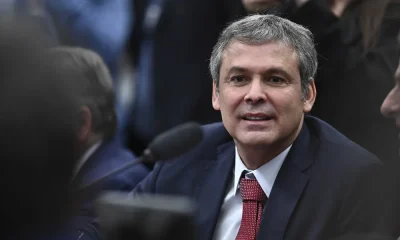 Lindbergh Farias acusa Flávio Bolsonaro de "chantagem" e "pastelão" por "preço" em desistência de candidatura