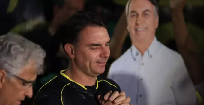 Flávio Bolsonaro escancara "chantagem" por candidatura em 2026, acusa líder do PT