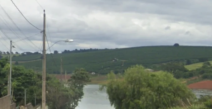 Barco tomba em Minas Gerais e deixa um homem desaparecido em águas profundas