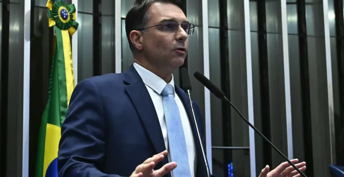 Flávio Bolsonaro Fixo em Pré-Candidatura Presidencial: "Preço" é Ver Pai Livre e Aptos nas Urnas em 2026