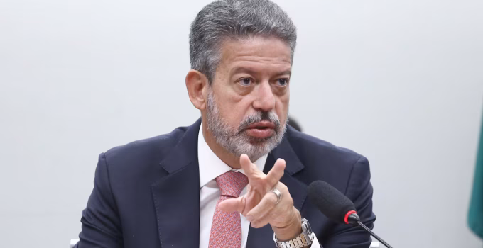 Avanço da PF sobre orçamento secreto projeta 2026 ameaçador para Arthur Lira