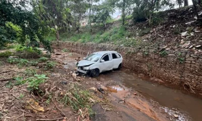 Carro Despenca em Córrego na Pompeia, Região Leste de BH, Após Perder Freios em Descida