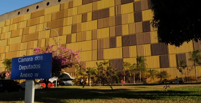 Gastos parlamentares suprapartidários: de jatinhos a lanchas, Congresso desembolsa R$ 2,8 bilhões em uma década sem fiscalização