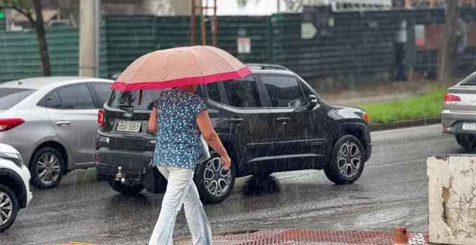 Defesa Civil de BH emite alerta de chuvas fortes com risco de raios e ventos; veja recomendações
