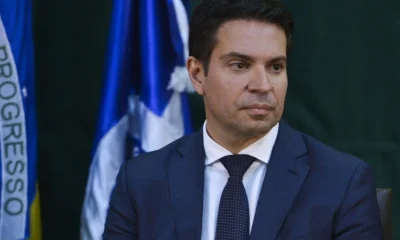 Ramagem e Eduardo Bolsonaro perdem passaporte diplomático após cassação de mandato