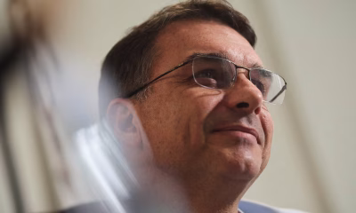 Flávio Bolsonaro se lança como 'Bolsonaro mais moderado' e defende privatizações e cortes de impostos