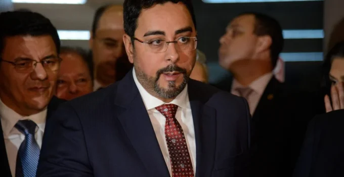 Bretas aponta crime de advocacia administrativa em conduta de Alexandre de Moraes