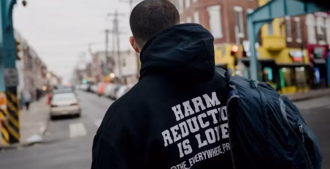 Nova Droga Potente Gera Crise de Abstinência em Massa na Filadélfia e Alerta Autoridades nos EUA