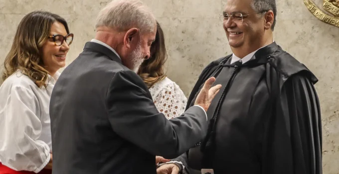 Dino barra R$ 1,9 bilhão em emendas e expõe acordo do Planalto com Congresso