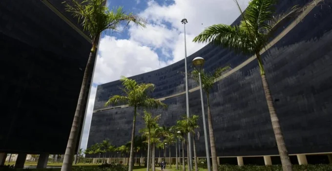 Zema Sanciona Lei e Cria Novo Detran em Minas Gerais, Ligado à Gestão e Planejamento