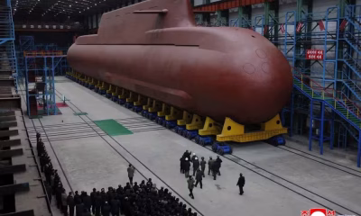 Coreia do Norte acelera modernização militar com teste de míssil e exibição de novo submarino nuclear