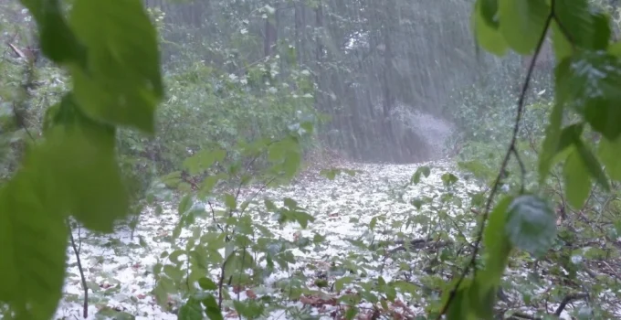 Alerta de Tempestade e Granizo: 36 Cidades Mineiras Sob Risco Iminente na Véspera de Natal