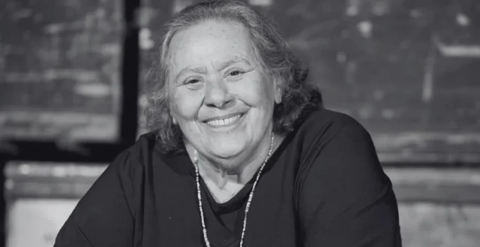 Teuda Bara, ícone do teatro e fundadora do Grupo Galpão, morre aos 84 anos em Belo Horizonte