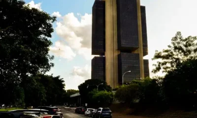 Lula oficializa saída de diretores do BC indicados por Bolsonaro em meio a polêmica do Banco Master