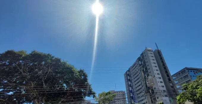 Alerta Laranja: Onda de Calor Ameaça 294 Cidades de Minas Gerais com Risco à Saúde